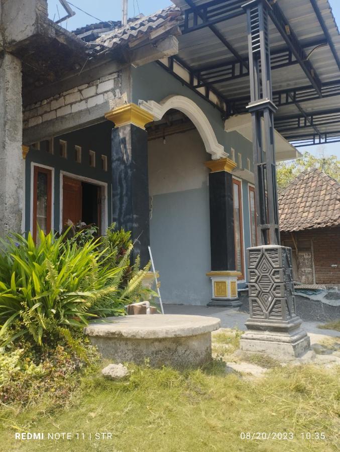 Hellsel Homestay Lamongan Exterior photo